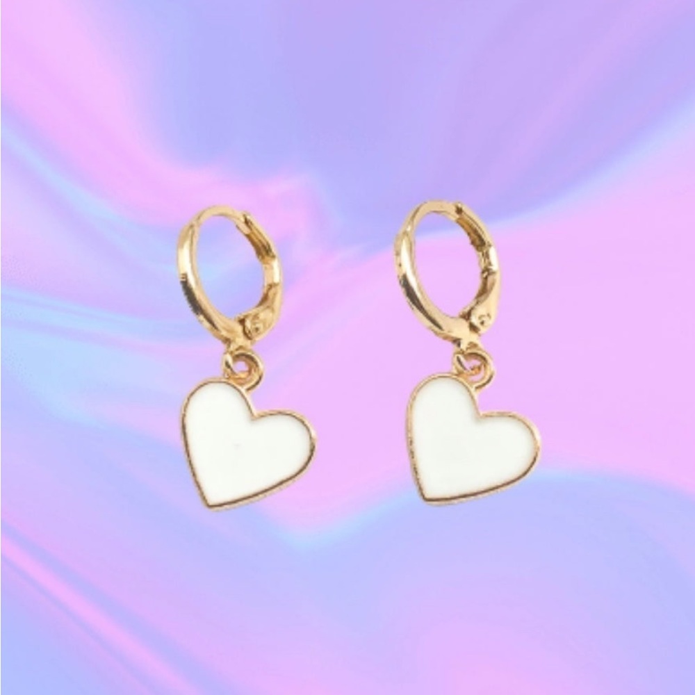 🌟 NEW Heart Huggie Earrings 🌟